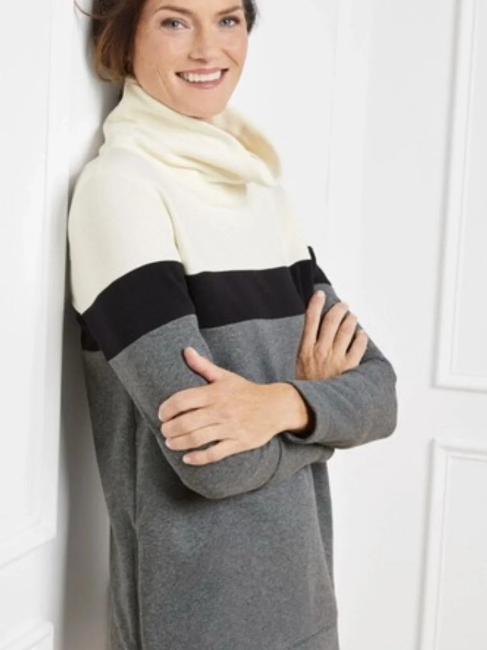 T By Talbots Cozy Colorblock Pullover Fleece Sweatshirt Ivory, Black & Gray 2Xp